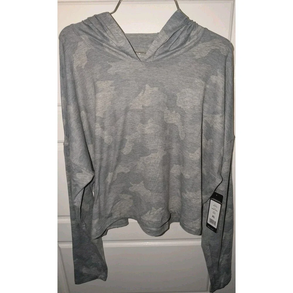 Yogalicious Lux Cropped Hoodie Gray White Camo Size XL Thumb Holes NEW NWT - Picture 2 of 10